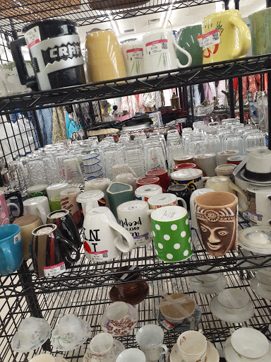 Thrift Store «75th & Thomas Goodwill Retail Store, Donation Center & Career Center», reviews and photos, 2929 N. 75th Ave, Phoenix, AZ 85033, USA