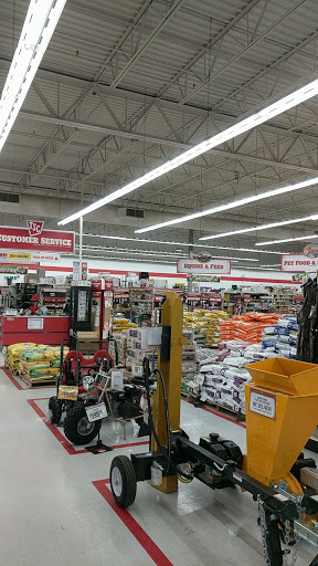 Tractor Supply Co., 16907 E Hwy 13, Prior Lake, MN 55372, USA, 