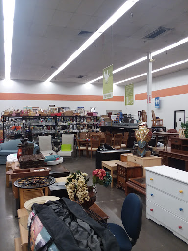 Thrift Store «7th St & Union Hills Goodwill Retail Store & Donation Center», reviews and photos, 710 E Union Hills Dr, Phoenix, AZ 85024, USA