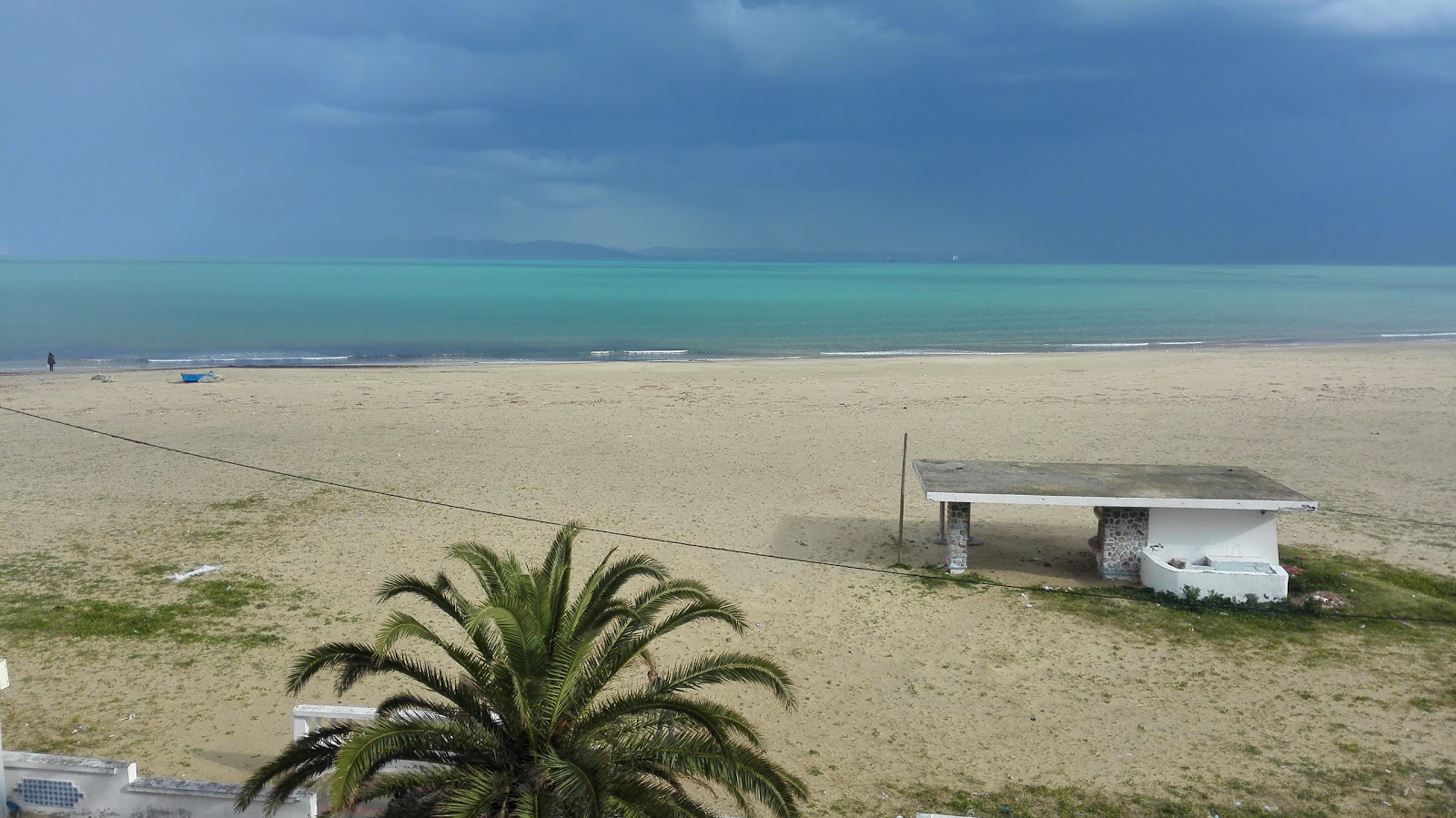 La Goulette plage'in fotoğrafı parlak kum yüzey ile