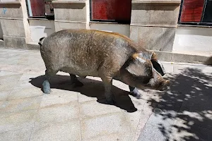 Monumento ao Porco image