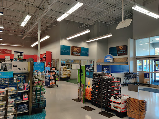 Pet Supply Store «Petco Animal Supplies», reviews and photos, 4217 W Wendover Ave G, Greensboro, NC 27407, USA