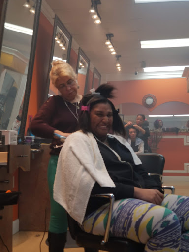 Hair Salon «Melanie one Dominican Hair Salon», reviews and photos, 1303 Columbia Dr, Decatur, GA 30032, USA