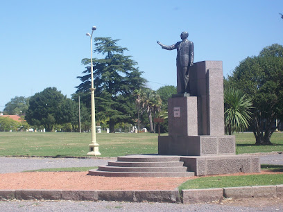 Monumento a Dr. Ángel Pintos