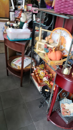 Thrift Store «Nothing New Thrift Shop (Warehouse)», reviews and photos, 4916 Arthur Kill Rd, Staten Island, NY 10309, USA