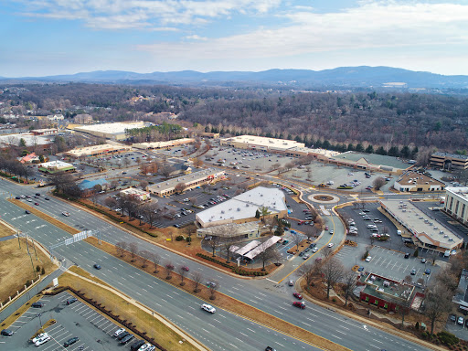 Shopping Mall «Seminole Square Shopping Center», reviews and photos, 200 Zan Rd, Charlottesville, VA 22901, USA