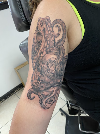 Tattoo Shop «Drastic Tattoo Body Piercing», reviews and photos, 136 Newbury St, Peabody, MA 01960, USA