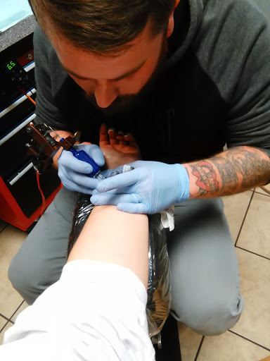 Tattoo Shop «Merritt Tattoos», reviews and photos, 218 N Main St, London, KY 40741, USA