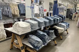 Old Navy Outlet image