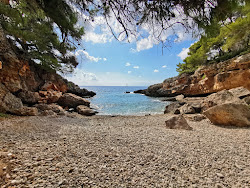Photo de Alex beach avec une baie minuscule