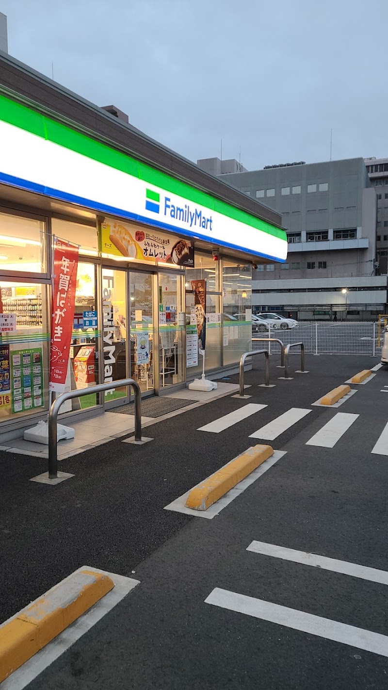 ファミリーマート 千葉みなと店