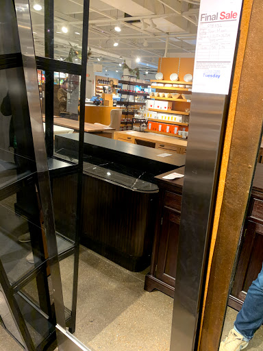 Furniture Store «Crate and Barrel Outlet», reviews and photos, 1700 Prince St, Alexandria, VA 22314, USA