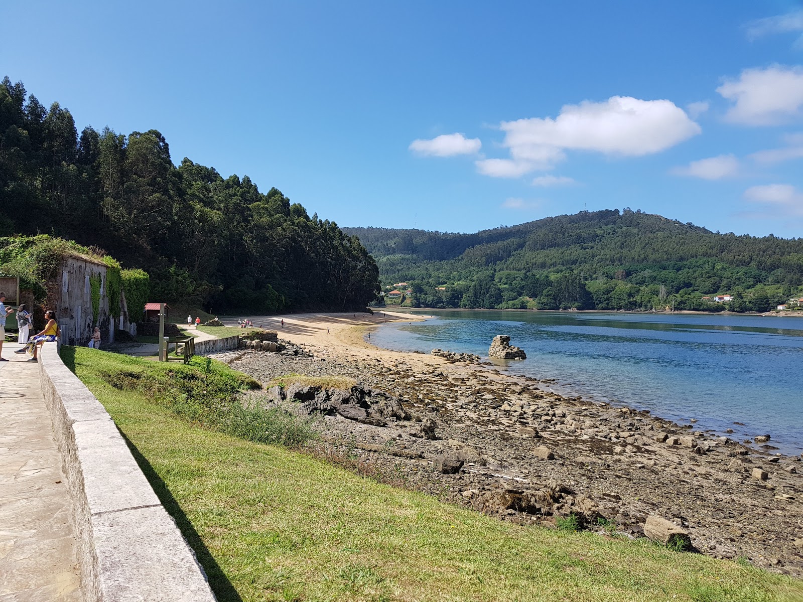 Foto di Praia da Bestarruza con una superficie del sabbia beige