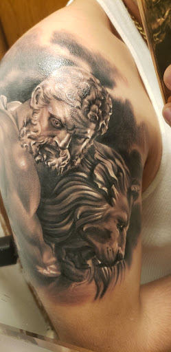 Tattoo Shop «Venture Tattoo Studio», reviews and photos, 423 N Marion St, Oak Park, IL 60302, USA