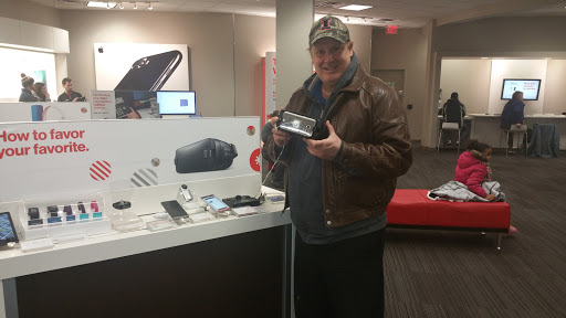 Cell Phone Store «Verizon», reviews and photos, 910 W Town Center Blvd, Champaign, IL 61822, USA