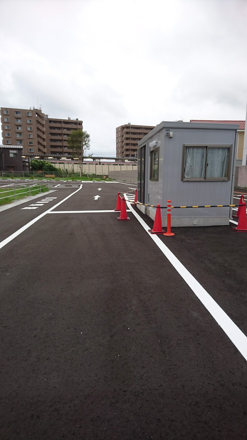 東三条駅前駐車場