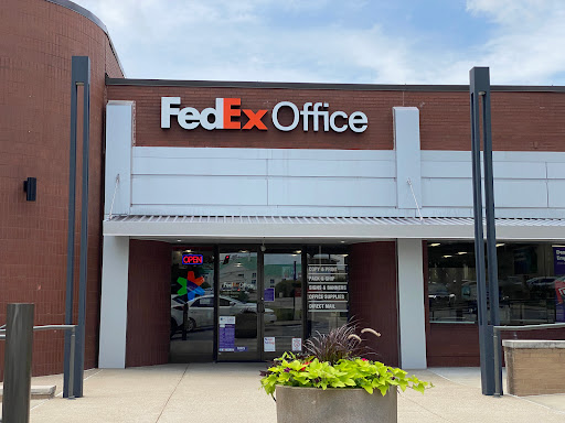 FedEx Office Print & Ship Center, 225 Franklin Rd, Brentwood, TN 37027, USA, 