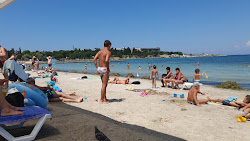 Fotografie cu Omega beach și așezarea