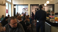 Atmosphère du Restaurant Le Bal Café par Le RECHO à Paris - n°10