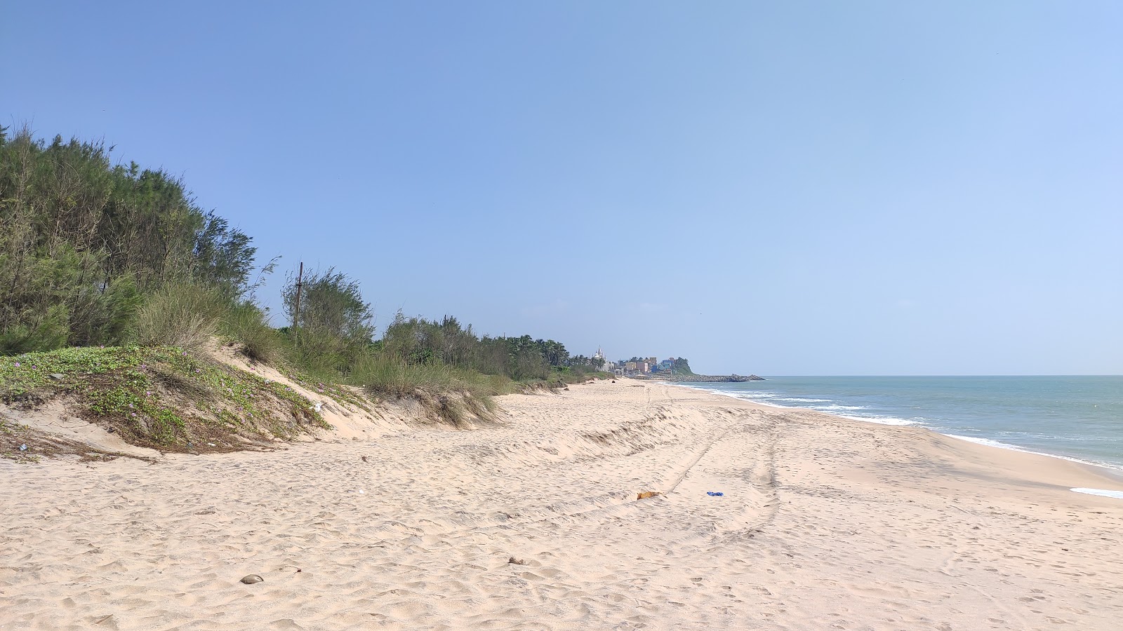 Fotografie cu Sanguthurai Beach și așezarea