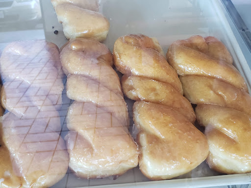 Dessert Shop «Donut Plus», reviews and photos, 8242 Tampa Ave, Reseda, CA 91335, USA