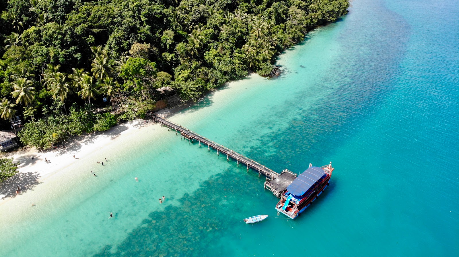 Photo of Laoya Coco Beach with turquoise pure water surface