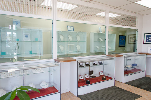 Jewelry Buyer «New Era Jewelry and Coin», reviews and photos, 4359 W Diversey Ave, Chicago, IL 60639, USA