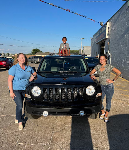 Used Car Dealer «D.E.L. Motors», reviews and photos