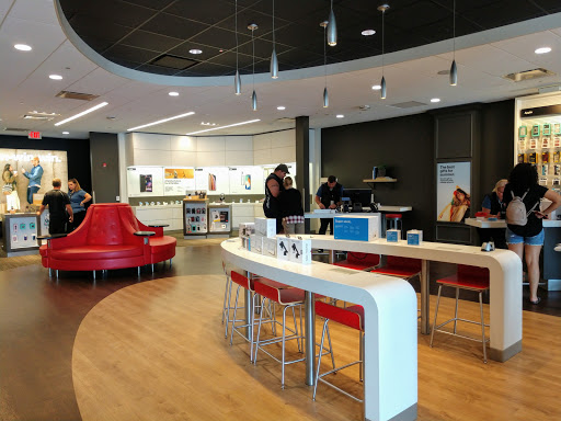 Cell Phone Store «Verizon», reviews and photos, 507 Mill Ave SE, New Philadelphia, OH 44663, USA