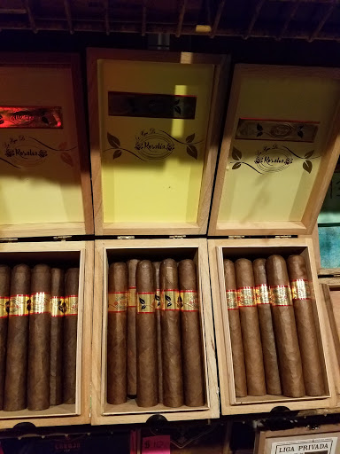 Tobacco Shop «Trading Post Tobacco & Cigars», reviews and photos, 5510 W Devon Ave, Chicago, IL 60646, USA