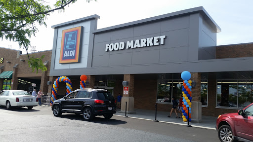 Supermarket «ALDI», reviews and photos, 4833 Oakton St, Skokie, IL 60077, USA
