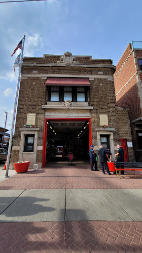 Stadium «Wrigley Field», reviews and photos, 1060 W Addison St, Chicago, IL 60613, USA