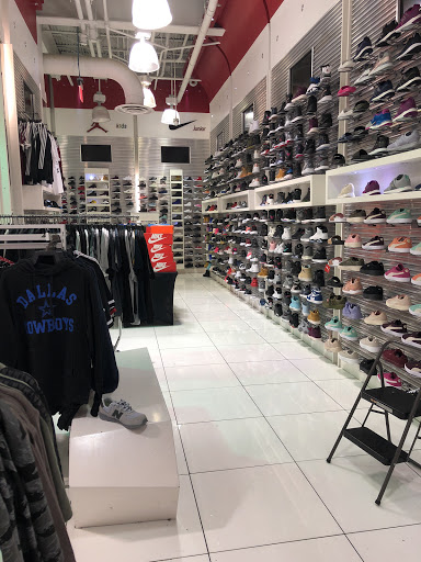 Shoe Store «Shoe Palace», reviews and photos, 2901 S Capital of Texas Hwy, Austin, TX 78746, USA