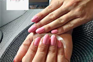 Pearly Nails image