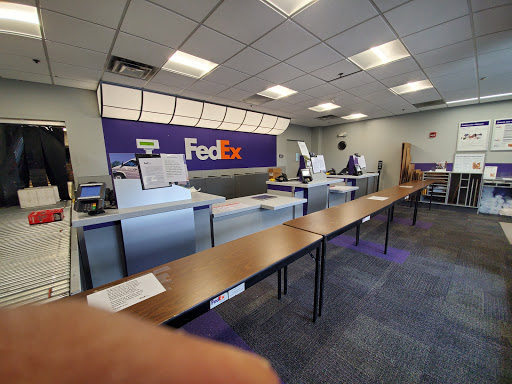 Shipping and Mailing Service «FedEx Ship Center», reviews and photos, 21 Thomas J Rhodes Industrial Dr, Hamilton Township, NJ 08619, USA