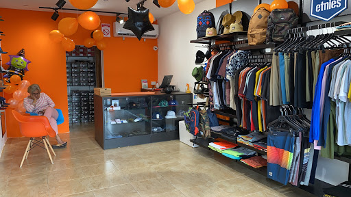 TAILS Surf And Skate Shop GUAYAQUIL