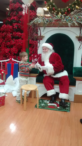 Shopping Mall «Mounds Mall», reviews and photos, 2109 S Scatterfield Rd, Anderson, IN 46016, USA