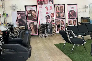 Iqbal habib hair salone image