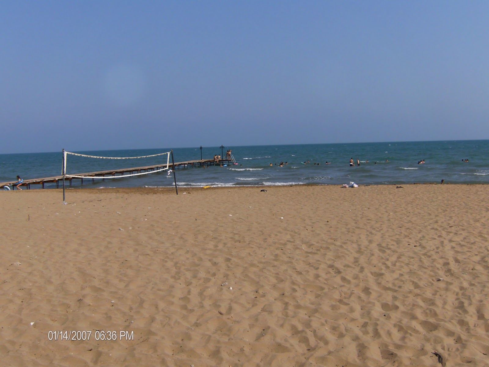 Foto van Yumurtalik beach met recht en lang