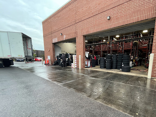 Tire Shop «Discount Tire Store - Elgin, IL», reviews and photos, 875 S Randall Rd, Elgin, IL 60123, USA