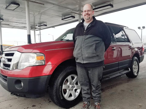 Car Wash «Credit Approval Auto Group Inc», reviews and photos, 639 N Independence Blvd, Romeoville, IL 60446, USA