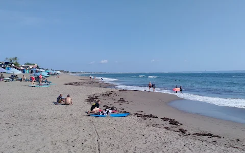 Pantai Batu Bolong image