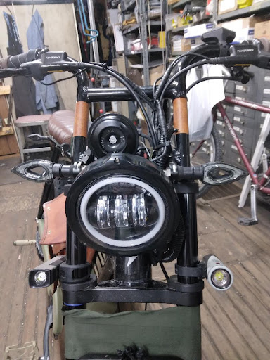 Bicycle Store «Roberts Cycle Shop Chicago», reviews and photos, 7054 N Clark St, Chicago, IL 60626, USA