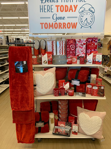 Home Goods Store «Tuesday Morning», reviews and photos, 1406 N Loop 336 W, Conroe, TX 77304, USA