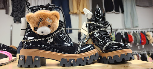 Used Clothing Store «Crossroads Trading Co.», reviews and photos, 2711 N Clark St, Chicago, IL 60614, USA