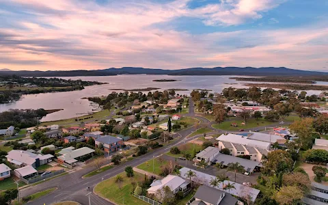 Silver Bream Motel & Self Contained Flats image