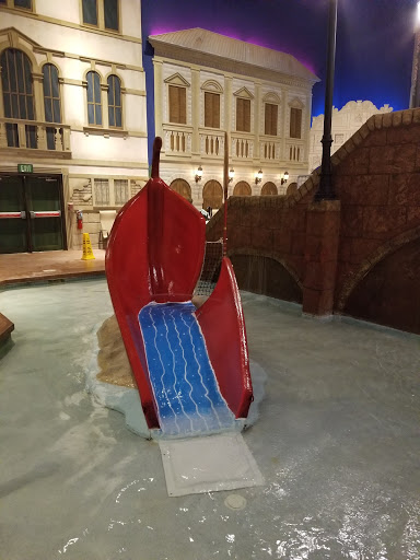 Water Park «Venetian Waterpark at Holiday Inn Hotel Maple Grove/Arbor Lakes», reviews and photos, 11801 Fountains Way, Osseo, MN 55369, USA