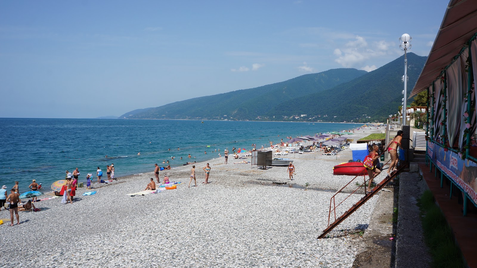 Foto di Gagra beach e il suo bellissimo paesaggio