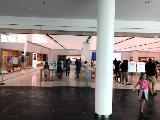 Apple Experience Store
