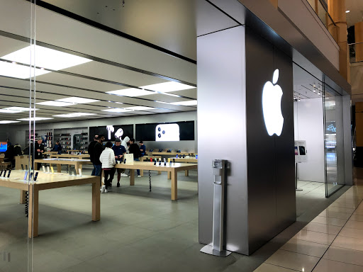 Computer Store «Apple Somerset», reviews and photos, 2800 W Big Beaver Rd, Troy, MI 48084, USA